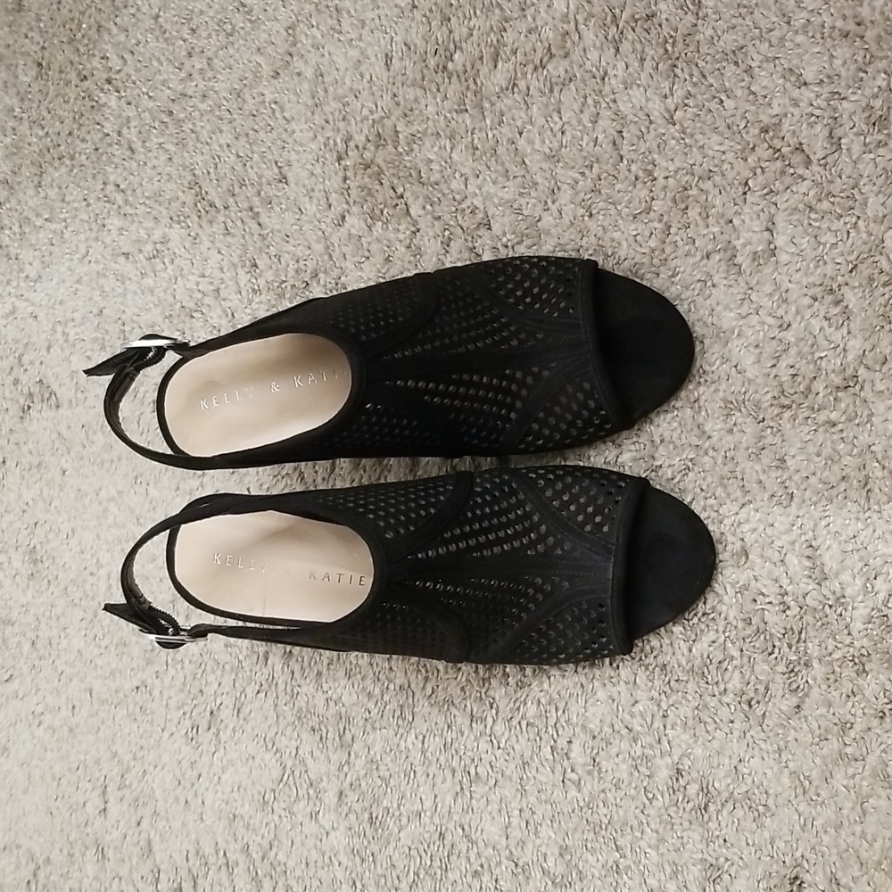 Kelly & Katie Black sling back heels